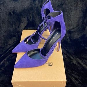 ‼️Beautiful Purple Lace up pumps‼️